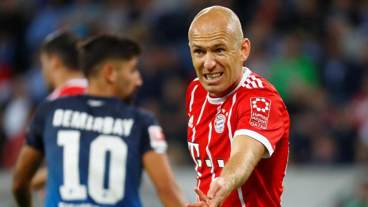 Arjen Robben menyindir belanja besar PSG (Foto: Kai Pfaffenbach/Reuters)
