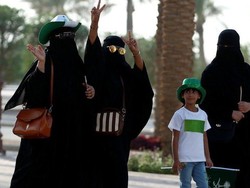 Wanita Arab Saudi Akan Dibolehkan Menyetir Kendaraan Mulai 2018