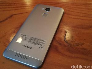 Sharp: Teknologi Layar Jadi Tren Smartphone Tahun Depan