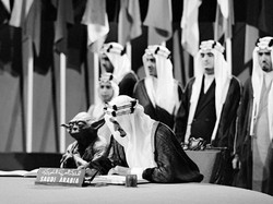 Foto Raja Saudi Bareng Yoda Bikin Heboh, Pejabat Pendidikan Dipecat