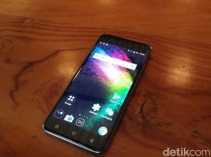 Ponsel Murah Sharp R1 Unggulkan Layar Jernih