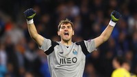 Iker Casillas menjadi pemegang rekor jumlah penampilan terbanyak dalam kompetisi-kompetisi antarklub UEFA, dengan catatan tampil 177 kali bersama klub-klubnya (Real Madrid, Porto). (Foto: Dean Mouhtaropoulos/Getty Images)