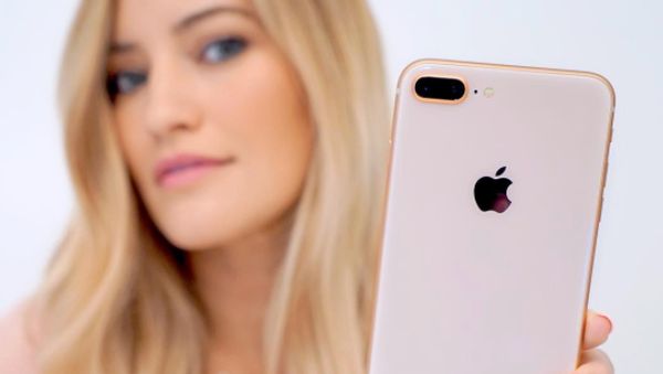 Inikah Tukang Review Gadget Paling Seksi?