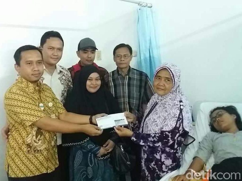 Anisa Gadis Sumedang yang Menelan Jarum Pentul Dirujuk ke RSHS Anisa Gadis Sumedang yang Menelan Jarum Pentul Dirujuk ke RSHS