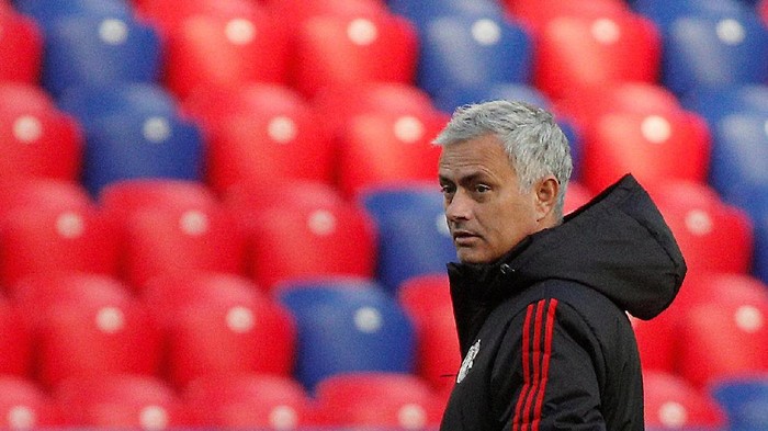 Mourinho Tegaskan Tak Ada Permusuhan dengan Conte