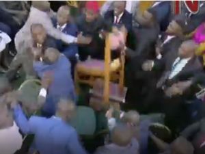 Ricuh Soal Batas Usia Presiden, Anggota DPR Uganda Saling Pukul