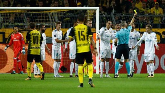 Kenapa Modric Dapat Kartu Kuning?