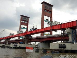 Jalur LRT di Samping Jembatan Ampera Tersambung, Terlihat Elok