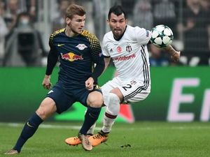 Fans Tim Lawan Kelewat Bising, Pemain Ini Terpaksa Minta Diganti