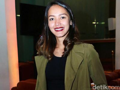 Bibir Merah Merona Melayu Nicole