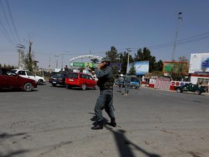 AS Gunakan Bandara Kabul untuk Evakuasi Pejabatnya AS Gunakan Bandara Kabul untuk Evakuasi Pejabatnya