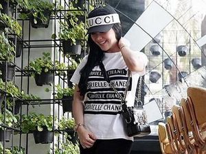 Syahrini Ber-Outfit Rp 10 M di Bareskrim, Netizen: Kasihan Rp 10 M Gitu Doang Syahrini Ber-Outfit Rp 10 M di Bareskrim, Netizen: Kasihan Rp 10 M Gitu Doang