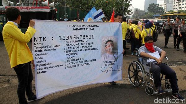 Demo, Mahasiswa Sindir Setya Novanto