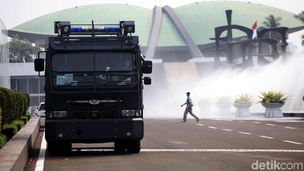 Polisi Hingga Water Cannon Siap Amankan Aksi 299