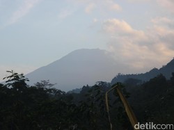 Antisipasi Erupsi Gunung Agung, BPBD Jatim Siapkan 800 Ribu Masker