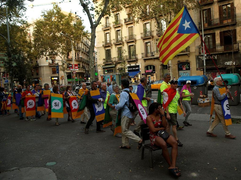 Ricuh! Massa Pro Kemerdekaan Catalan Vs Polisi Spanyol Ricuh! Massa Pro Kemerdekaan Catalan Vs Polisi Spanyol