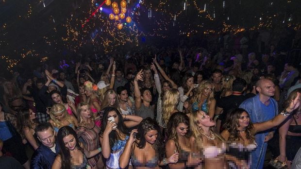 Tetangga Hugh Hefner Bakal Rawat 'Legenda' Playboy Mansion