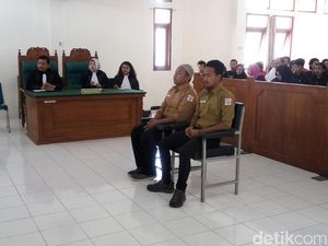 Saat 2 Terdakwa Diksar UII Hadiri Sidang Vonis Pakai Seragam Mapala