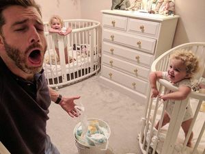 Bikin Ngakak, Aksi Kocak Ayah Bersama Putri-putrinya