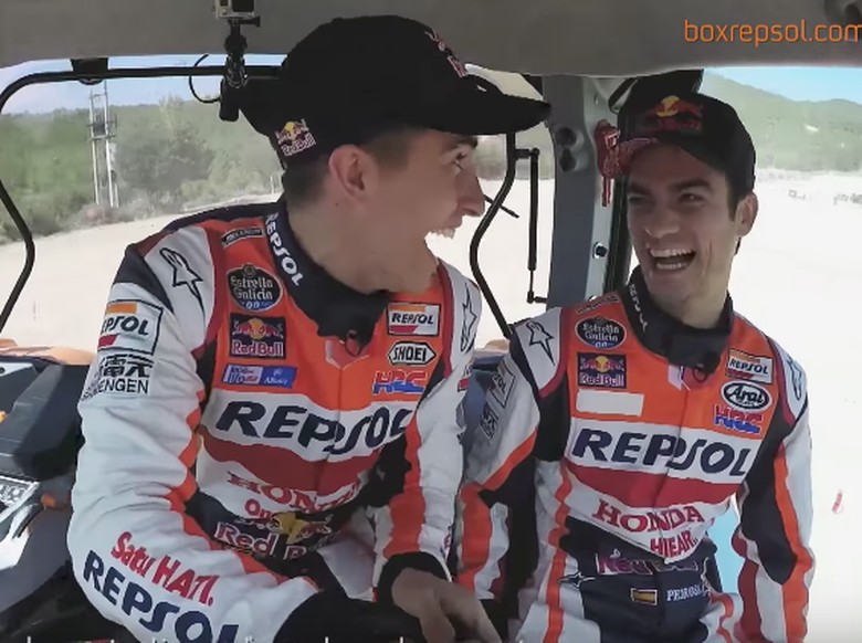 Girangnya Marquez dan Pedrosa Ngebut Pakai Traktor Girangnya Marquez dan Pedrosa Ngebut Pakai Traktor