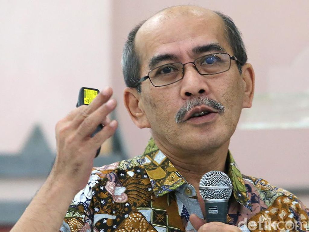 Faisal Basri Kritik Insentif Pariwisata di Tengah Wabah Corona Faisal Basri Kritik Insentif Pariwisata di Tengah Wabah Corona