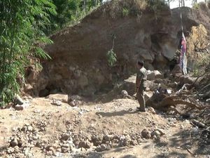 Tebing Ambrol, Dua Pencari Batu Tewas
