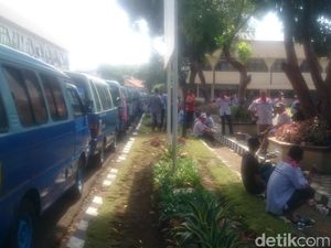 Sopir Angkutan Kota Magelang Mogok Kerja Pagi Ini