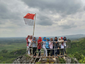 Mampir ke Bukit Pandang yang Bikin Melayang