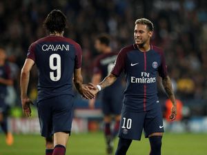 Neymar: Keributanku dengan Cavani Cuma Cerita yang Dibuat-buat