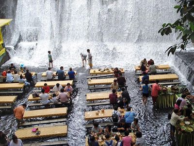 Foto: Wisata Kuliner Unik di Bawah Air Terjun