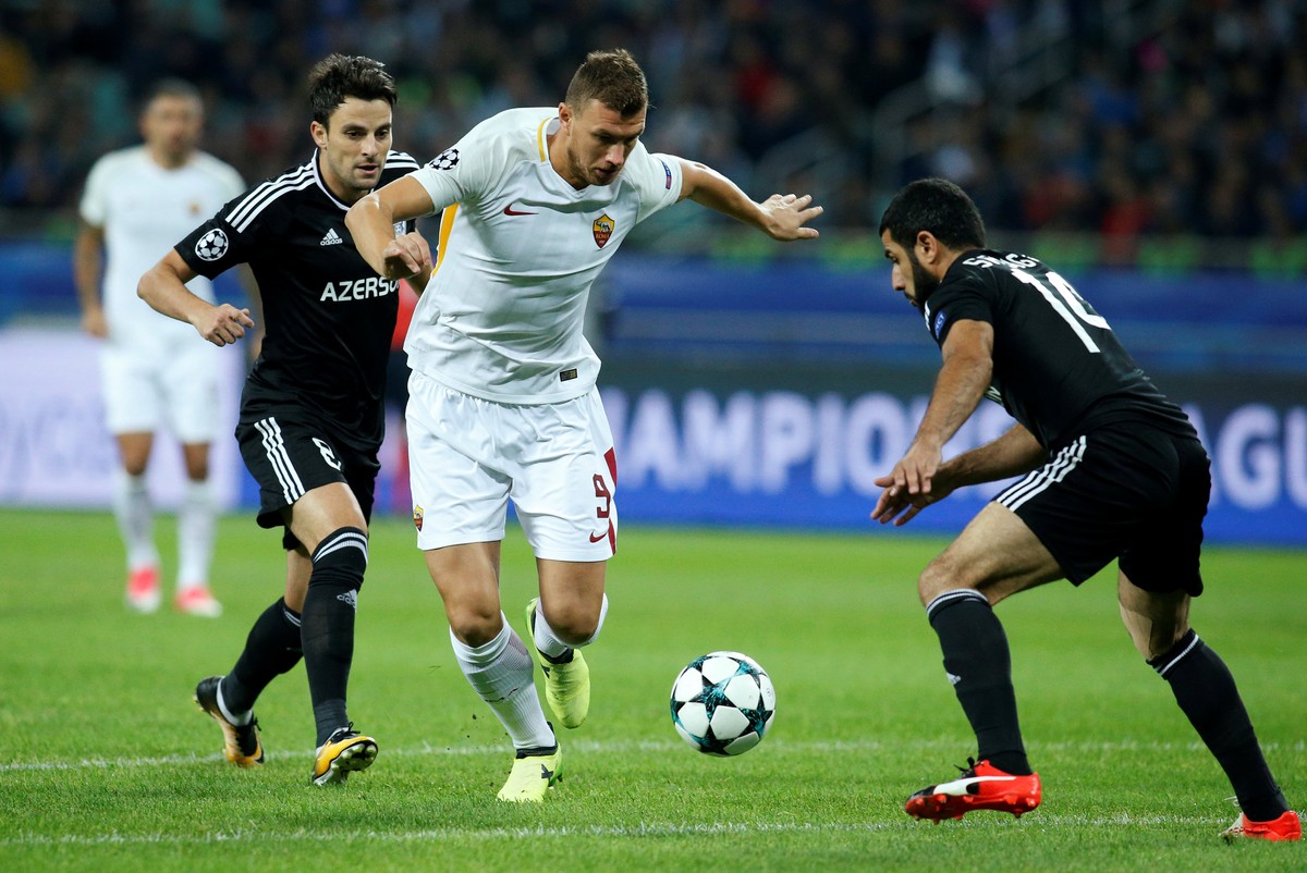 AS Roma mengalahkan tuan rumah Qarabag 2-1. Foto: David Mdzinarishvili/Reuters