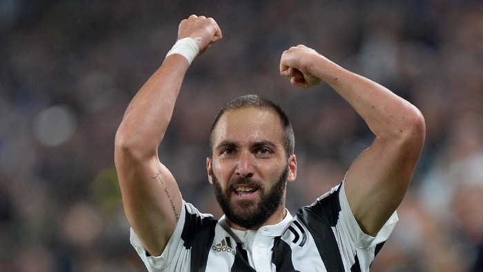 Higuain Membungkam Kritik