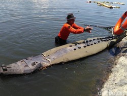 Warga Dikejutkan dengan Munculnya Buaya Palsu di Kali Porong