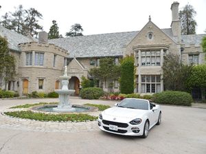 Melihat Playboy Mansion, Rumah Bermain Hugh Hefner