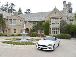 Melihat Playboy Mansion, Rumah Bermain Hugh Hefner