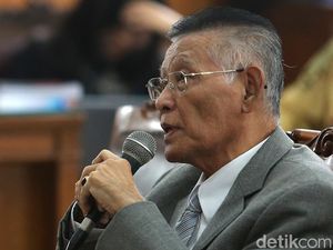 Pakar Hukum Romli Atmasasmita Tolak Jadi Saksi Meringankan Firli Bahuri