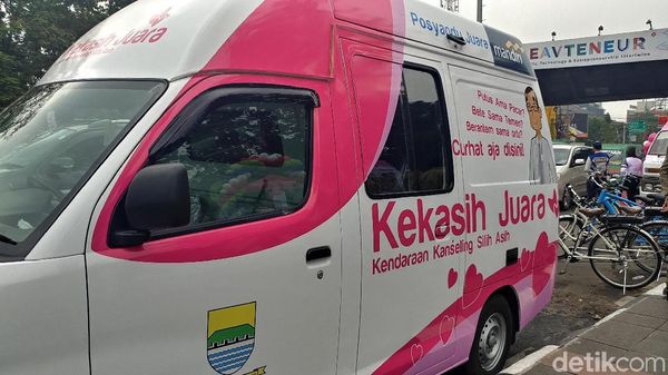Mobil Kekasih Tempat Curhat Warga Bandung