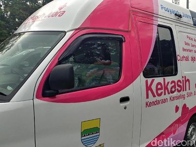 Mobil Kekasih Tempat Curhat Warga Bandung