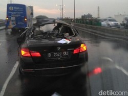 Tabrakan Truk dan BMW di Tol Ancol, 2 Orang Terluka