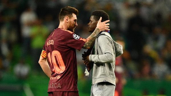 Mencium Kaki Kiri Messi