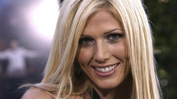 Torrie Wilson pernah tampil di majalah Playboy, bukan hanya satu kali tapi dua kali.