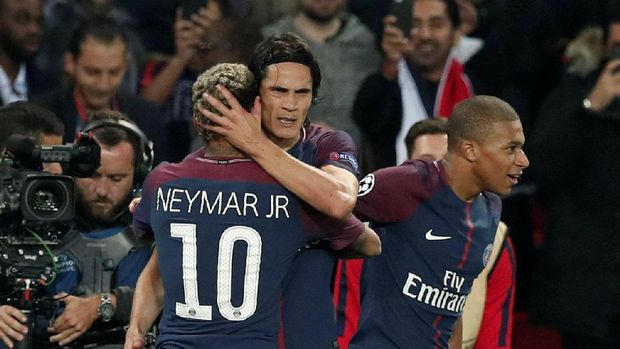 Peluk Mesra Neymar dan Cavani