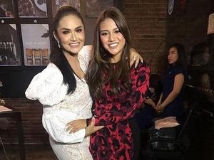 Kebahagiaan Krisdayanti Dapat Kejutan Ultah dari Aurel dan Azriel