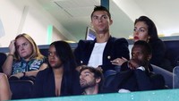 Atas aksi-aksinya kedermawanannya, Ronaldo pada 2015 pernah dianugrahi penghargaan Atlet Paling Dermawan oleh Athletes Gone Good. (istimewa)