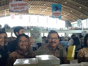Keunggulan Buku Manual Dibanding Buku Digital Menurut Pakde Karwo Keunggulan Buku Manual Dibanding Buku Digital Menurut Pakde Karwo