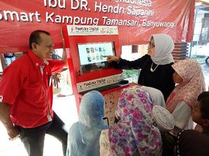 Desa di Kaki Gunung Ijen ini Dilengkapi Perpustakaan Digital