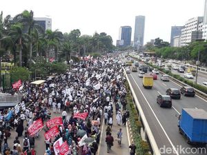 Ada Aksi 299 di Depan DPR, TransJ Masuk Tol Dalam Kota Ada Aksi 299 di Depan DPR, TransJ Masuk Tol Dalam Kota