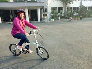 Ketika Risma Ngonthel ke Balai Kota Surabaya Ketika Risma Ngonthel ke Balai Kota Surabaya