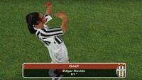 Wajah pemain terlihat lebih tampan karena struktur polygonal yang dipakai dalam beberapa tahun terakhir terus mengalami perkembangan. FIFA 04 juga punya grafis oke pada stadion-stadion yang digunakan. Tapi gameplay-nya dianggap masih tertinggal dari Pro Evolution Soccer. Mulai muncul klub-klub dari divisi dua, dan kontrol terhadap pemain yang tidak menguasai bola (Youtube)