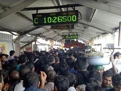 22 Orang Tewas Setelah Berdesak-desakan di Stasiun Kereta Mumbai